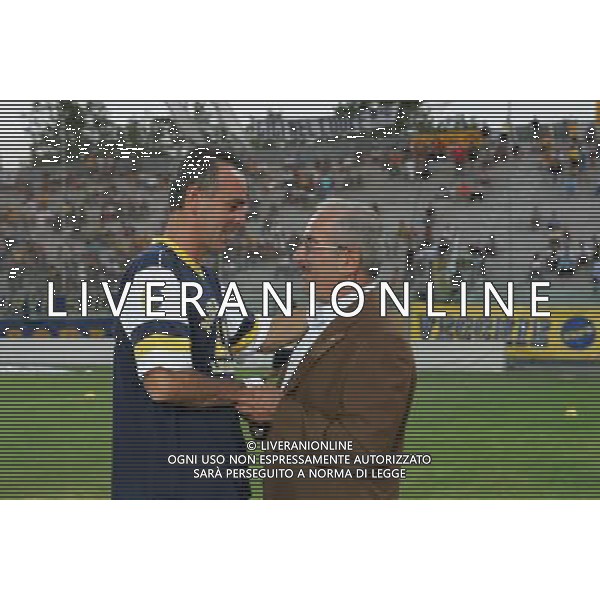 ROMANO AMADEI PRES. MODENA CALCIO INSIEME AD ALCUNI GIOCATORI SALUTA IL PUBBLICO DI MODENA NELLA PRIMA PARTITA DI COPPA ITALIA CONTRO LA TRIESTINA 08/04 AGENZIA ALDO LIVERANI