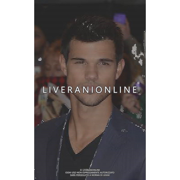 Taylor Lautner arriving at the \'Twilight Breaking Dawn Part 2\' Premiere, Leicester Square, London on 14th November 2012 picture by Marc Larkin/Photoshot. ITALY ONLY - EDITORIAL USE ONLY/AGENZIA ALDO LIVERANI SAS