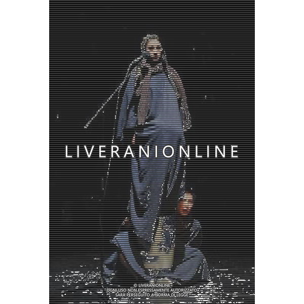 (121116) -- BEIJING, Nov. 16, 2012 () -- An actor and an actress perform in the melodrama \'Du Fu\' in Beijing, capital of China, Nov. 15, 2012. The melodrama commemorated the 1300th birthday anniversary of Du Fu, a famous Chinese poet in Tang Dynasty (618-907). (/Li Yan) (mp) ©photoshot/Agenzia Aldo Liverani Sas - ITALY ONLY - Rappresentazione teatrale del melodramma \'Du Fu\' a Pechino, capitale della Cina, 15 novembre, 2012 nell\'anniversario del 1300 compleanno di Du Fu, un famoso poeta cinese della dinastia Tang (618-907).