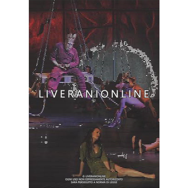 (121119) -- QINDAO, Nov. 19, 2012 () -- Actors perform during the musical Notre-Dame de Paris at Qingdao Grand Theatre in Qingdao, east China\'s Shandong Province, Nov. 18, 2012. (/Li Ziheng) (lfj) ©photoshot/AGENZIA ALDO LIVERANI SAS - ITALY ONLY - Attori mettono in scena il musical Notre Dame de Paris al Gran Teatro a Qingdao, est Cina provincia di Shandong, 18 novembre 2012.