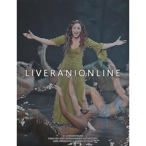 (121119) -- QINDAO, Nov. 19, 2012 () -- Actors perform during the musical Notre-Dame de Paris at Qingdao Grand Theatre in Qingdao, east China\'s Shandong Province, Nov. 18, 2012. (/Li Ziheng) (lfj) ©photoshot/AGENZIA ALDO LIVERANI SAS - ITALY ONLY - Attori mettono in scena il musical Notre Dame de Paris al Gran Teatro a Qingdao, est Cina provincia di Shandong, 18 novembre 2012.