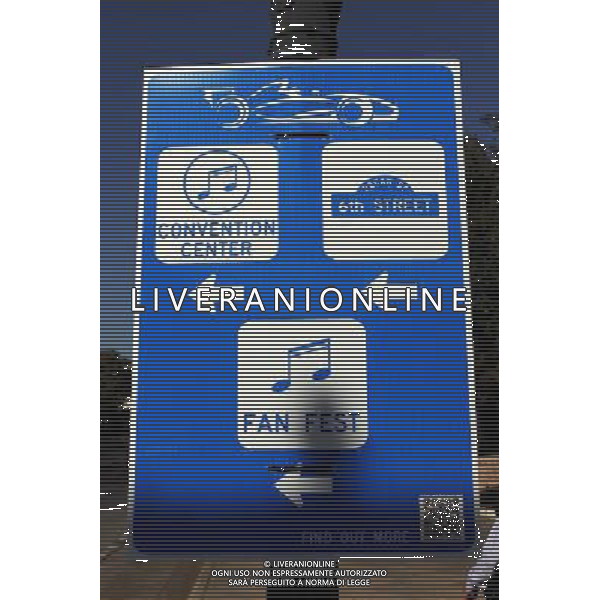 F1 signs in downtown Austin. 14.11.2012. Formula 1 World Championship, Rd 19, United States Grand Prix, Austin, Texas, USA, Preparation Day. - www.xpbimages.com, EMail: requests@xpbimages.com - copy of publication required for printed pictures. Every used picture is fee-liable. © Copyright: Photo4 / XPB Images AG ALDO LIVERANI S A S ONLY ITALY