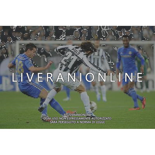 UEFA Champions League - 5¡ giornata fase a gironi Gruppo E Torino 20-11-2012 Juventus - Chelsea nella foto: Azpilicueta e Pirlo foto Roberto Garavaglia - ag. Aldo Liverani sas