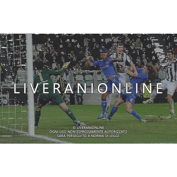UEFA Champions League 2012/2013 Gruppo E Torino - 20.11.2012 Juventus-Chelsea Nella Foto:occasione lichtsteiner la palla colpisce il palo /Ph.Vitez-Ag. Aldo Liverani