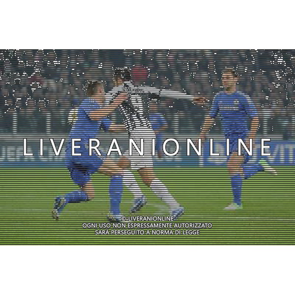 UEFA Champions League - 5¡ giornata fase a gironi Gruppo E Torino 20-11-2012 Juventus - Chelsea nella foto: Vucinic termina a terra in area dopo un contatto con Cahill l\'arbitro lascia giocare foto Roberto Garavaglia - ag. Aldo Liverani sas