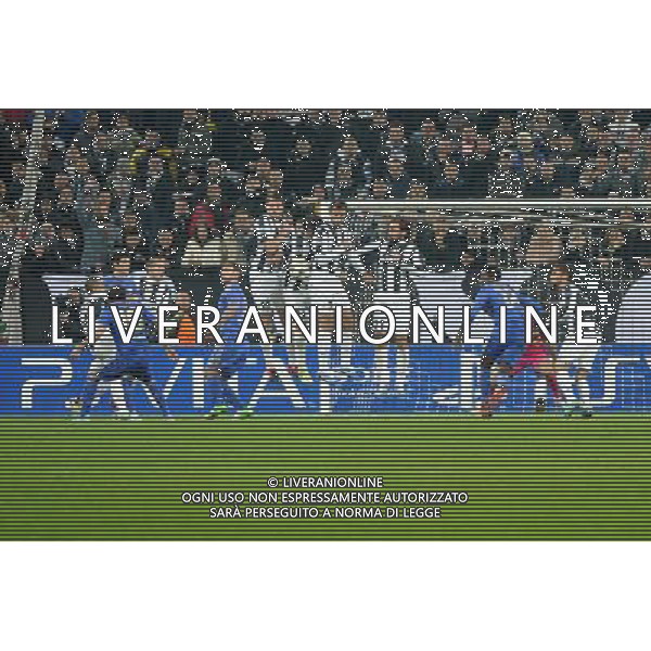 UEFA Champions League - 5¡ giornata fase a gironi Gruppo E Torino 20-11-2012 Juventus - Chelsea nella foto: una punizione di Mata sull\'1 a 0 per la Juve foto Roberto Garavaglia - ag. Aldo Liverani sas