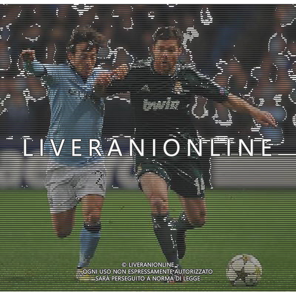 Manchester City\'s David Silva battles with Real Madrid\'s Xabi Alonso Football - UEFA Champions League Group D - Manchester City v Real Madrid - Wednesday 21st November 2012 - Etihad Stadium - Manchester å© CameraSport - 43 Linden Ave. Countesthorpe. Leicester. England. LE8 5PG - Tel: +44 (0) 116 277 4147 - admin@camerasport.com - www.camerasport.com AG ALDO LIVERANI S A S ONLY ITALY