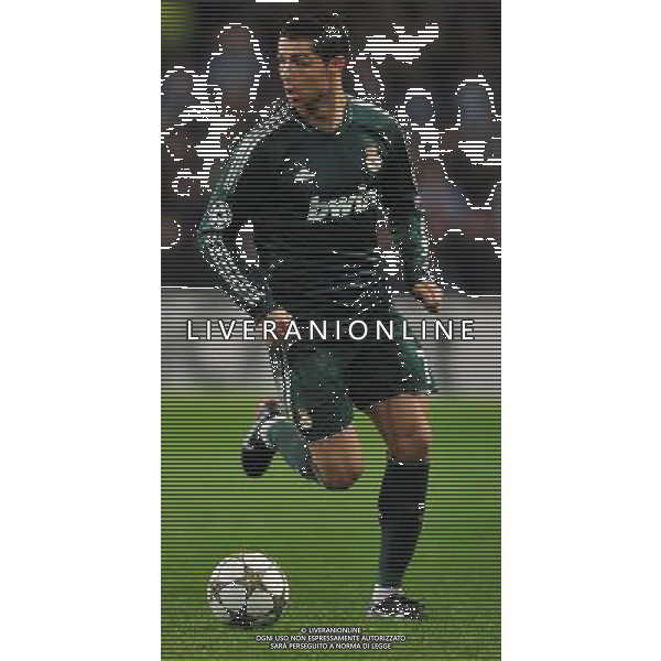 Real Madrid\'s Cristiano Ronaldo on the ball Football - UEFA Champions League Group D - Manchester City v Real Madrid - Wednesday 21st November 2012 - Etihad Stadium - Manchester å© CameraSport - 43 Linden Ave. Countesthorpe. Leicester. England. LE8 5PG - Tel: +44 (0) 116 277 4147 - admin@camerasport.com - www.camerasport.com AG ALDO LIVERANI S A S ONLY ITALY