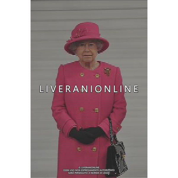 Britain\'s Queen Elizabeth II pictured during a visit to the Bailey caravan factory in Bristol on November 22, 2012. ©photoshot/AGENZIA ALDO LIVERANI SAS - ITALY ONLY - REALI INGLESI: La Regina Elisabetta II d\'inghilterra in visita alla fabbrica di Caravan Bailey a Bristol il 22 novembre 2012.