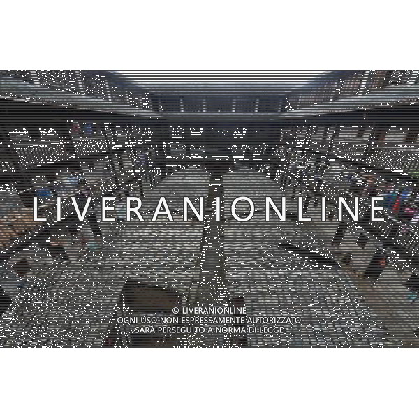 (121122) -- GANZHOU, Nov. 22, 2012 () -- Photo taken on Nov. 21, 2012 shows the interior view of a walled village in Yangcun Village of Longnan County in Ganzhou City, east China\'s Jiangxi Province. This four-floor clay building has a history of over 320 years with a maximum capacity of 136 families. The Gannan (southern Jiangxi Province) Hakka walled villages, a special architectural type, was included into China\'s World Cultural Heritage Tentative List on Nov. 17, 2012. The whole structure of the building resembles a small fortified city, containing halls, storehouses and living areas. It is regarded as the \'cradle of Hakka\'. According to official statistics, there are over 600 such buildings in Gannan at present. (/Song Zhenping) (mp) ©photoshot/AGENZIA ALDO LIVERANI SAS - ITALY ONLY - Il vecchio villaggio di Xinwei di Longnan County a Ganzhou City, a est della Cina provincia di Jiangxi, con un particolare tipo di architettura, e\' stato inserito nella lista del Patrimonio Culturale della Cina provvisorio il 17 novembre 2012