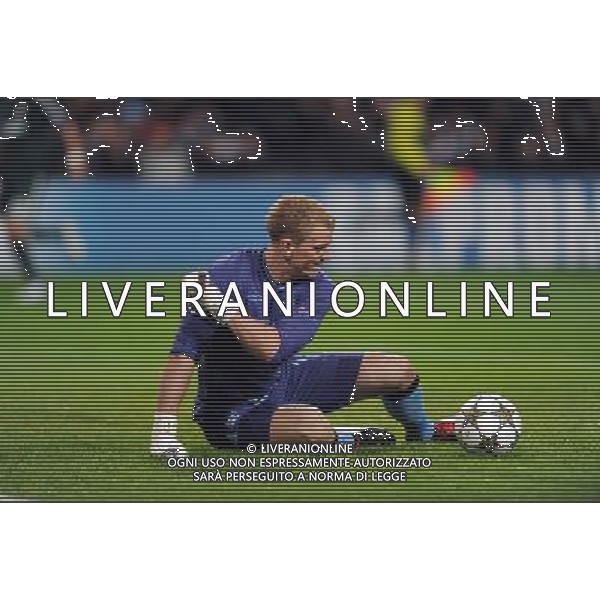 Joe Hart Punches the ball away in frustration after Real Madrid\'s 1st goal Manchester City 2012/13 Manchester City v Real Madrid 21/11/12 UEFA Champions League Photo: Robin Parker Fotosports International AG ALDO LIVERANI S A S ONLY ITALY