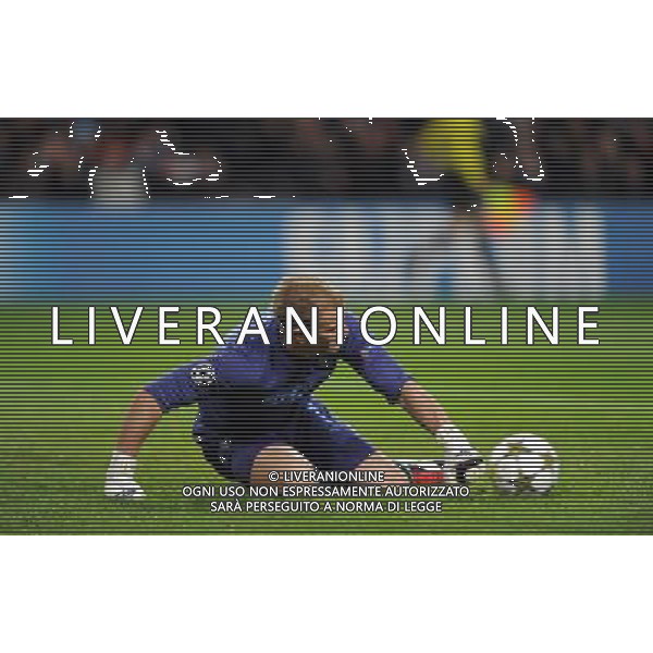 Joe Hart Punches the ball away in frustration after Real Madrid\'s 1st goal Manchester City 2012/13 Manchester City v Real Madrid 21/11/12 UEFA Champions League Photo: Robin Parker Fotosports International AG ALDO LIVERANI S A S ONLY ITALY