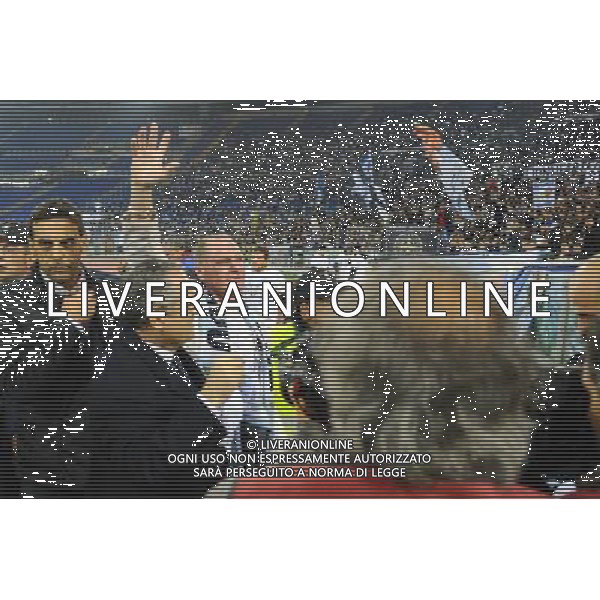 Roma - 22/11/2012 - Stadio Olimpico - Uefa Europa League 2012/2013 - Girone J - Lazio vs Tottenham - nella foto: Paul Gascoigne saluta i tifosi Â© Fabrizio Corradetti - Ag. Aldo Liverani sas