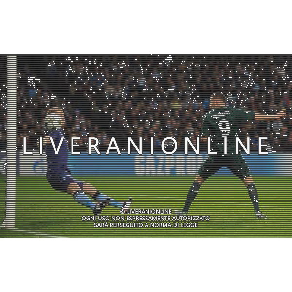 Karim Benzema Scores 1st goal past Manchester City\'s Joe Hart Real Madrid 2012/13 Manchester City v Real Madrid (1-1) 21/11/12 UEFA Champions League Photo: Robin Parker Fotosports International AG ALDO LIVERANI S A S ONLY ITALY