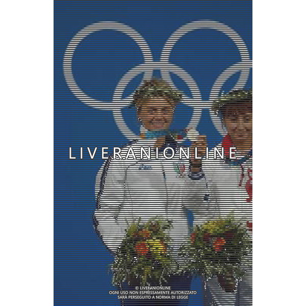 OLIMPIADI ATENE 2004 CARABINA 3 POSIZIONI FEMMINILE NELLA FOTO TULISINI VALERIA SUL PODIO MEDAGLIA D\'ARGENTO FOTO MARCO LUZZANI/AG ALDO LIVERANI