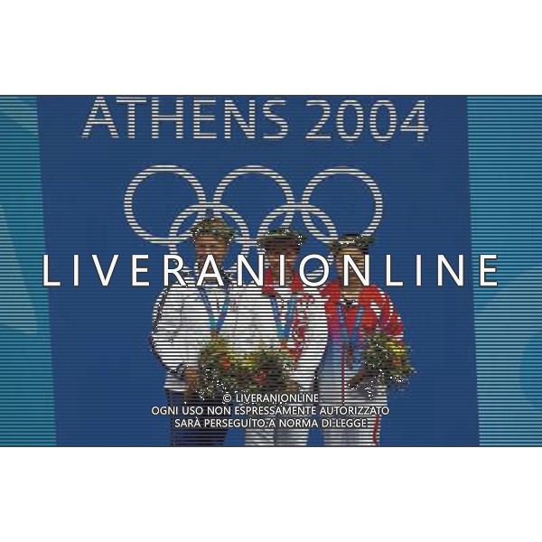 OLIMPIADI ATENE 2004 CARABINA 3 POSIZIONI FEMMINILE NELLA FOTO TULISINI VALERIA SUL PODIO MEDAGLIA D\'ARGENTO FOTO MARCO LUZZANI/AG ALDO LIVERANI