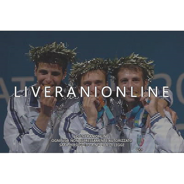 OLIMPIADI ATENE 21/08/2004 FIORETTO A SQUADRE MEDAGLIA D\'ORO ANDREA CASSARA\', SALVATORE SANZO E VANNI SIMONE FOTO MARCO LUZZANI/AG ALDO LIVERANI