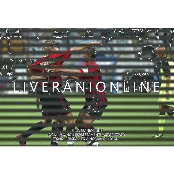 Milano Stadio di san Siro 21/08/2004 Milan - Lazio Supercoppa Italiana nella foto andriy shevchenko esultante con paolo maldini dopo il gol del 2 - 0 foto filippo venezia/ag aldo liverani