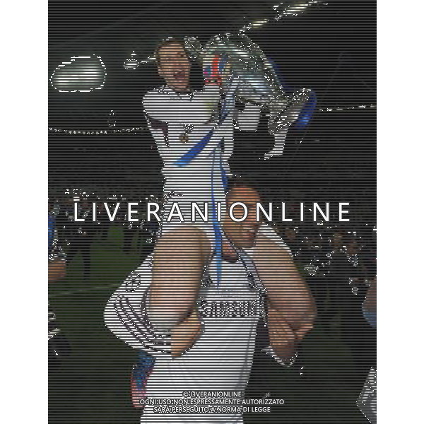 Petr Cech Celebrates with the European Cup Chelsea Champions League Final 2012 Bayern Munich Vs Chelsea (1-1) AET Chelsea Win on Penalties (4-3) after penalty Shoot-Out 19/05/12 Champions League Final 2012 Photo: Robin Parker Fotosports International AG ALDO LIVERANI S A S ONLY ITALY
