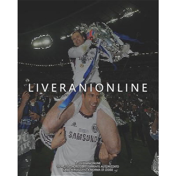 Petr Cech Celebrates with the European Cup Chelsea Champions League Final 2012 Bayern Munich Vs Chelsea (1-1) AET Chelsea Win on Penalties (4-3) after penalty Shoot-Out 19/05/12 Champions League Final 2012 Photo: Robin Parker Fotosports International AG ALDO LIVERANI S A S ONLY ITALY