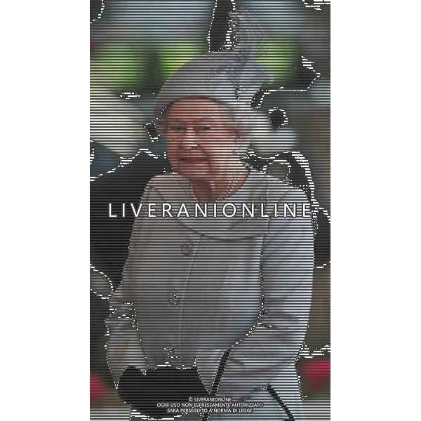 Britain\'s Queen Elizabeth II awaits the Emir of Kuwait, Sheikh Sabah al-Ahmad al-Sabah (R), before his official arrival in Windsor, west of London, on November 26, 2012, during his state visit to the United Kingdom. ©photoshot/AGENZIA ALDO LIVERANI SAS - ITALY ONLY - La Visita di Stato dell\'emiro dello Stato del Kuwait, alla Regina Elisabetta II d\'inghilterra al Castello di Windsor, Berkshire, Regno Unito - 27 Novembre 2012