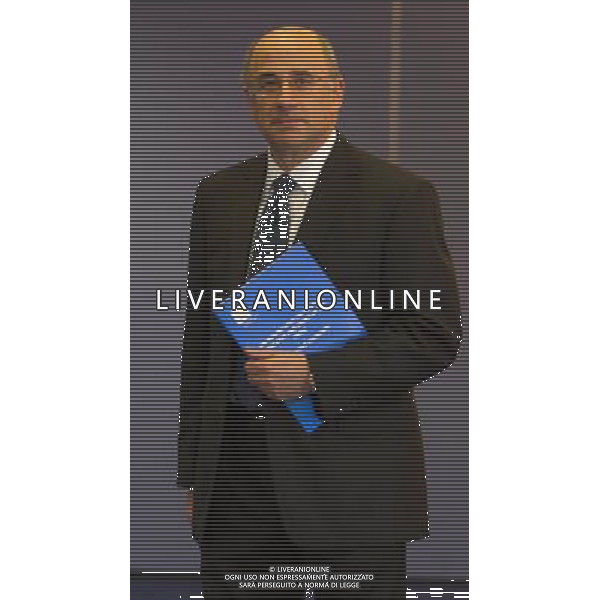 Lord Leveson publishes his report into Press standards. Lord Leveson holds a summary of the report. /AGENZIA ALDO LIVERANI SAS/ITALY ONLY - EDITORIAL USE ONLY