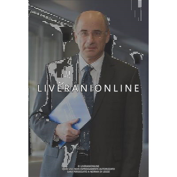Lord Leveson publishes his report into Press standards. Lord Leveson holds a summary of the report. /AGENZIA ALDO LIVERANI SAS/ITALY ONLY - EDITORIAL USE ONLY