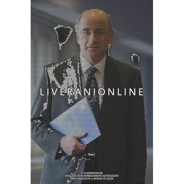 Lord Leveson publishes his report into Press standards. Lord Leveson holds a summary of the report. /AGENZIA ALDO LIVERANI SAS/ITALY ONLY - EDITORIAL USE ONLY