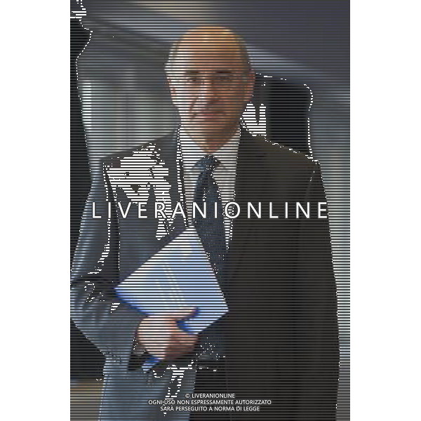 Lord Leveson publishes his report into Press standards. Lord Leveson holds a summary of the report. /AGENZIA ALDO LIVERANI SAS/ITALY ONLY - EDITORIAL USE ONLY