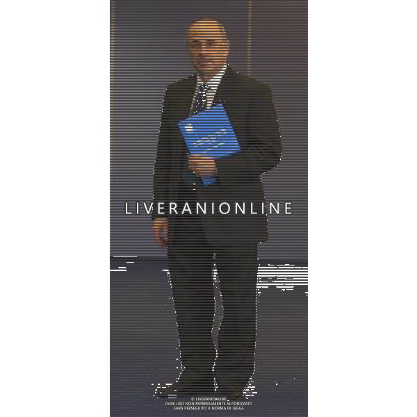 Lord Leveson publishes his report into Press standards. Lord Leveson holds a summary of the report. /AGENZIA ALDO LIVERANI SAS/ITALY ONLY - EDITORIAL USE ONLY