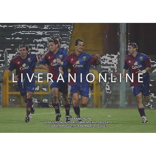 genoa-lumezzane coppa italia tim cup 22/08/2004 nella foto esultanza dopo il gol di nicola caccia foto filippo venezia/ag aldo liverani