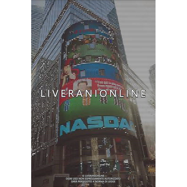 The electronic display of the NASDAQ stock exchange in New York is decorated for the IPO of the game developer Zynga on Friday, December 16, 2011. The stock debuted to an underwhelming reception gaining only a few cents over the initial offering. ©photoshot/Agenzia Aldo Liverani Sas - ITALY ONLY - Il display elettronico del Nasdaq a New York mostra Zynga la societa\' specializzata nello sviluppo di videogiochi, il suo debutto in borsa e\' stato molto deludente guadagnando solo pochi centesimi sopra l\'offerta iniziale.