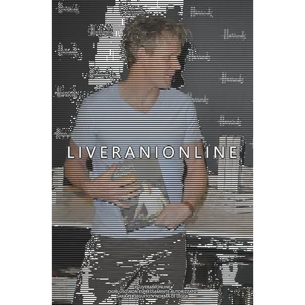 Gordon Ramsay attended his booksigning session to promote his new book \'Ultimate Cookery Course\', Harrods, Brompton Rd., Knightsbridge, London, England, Fri/23rd/Nov/2012. AG ALDO LIVERANI S A S ONLY ITALY