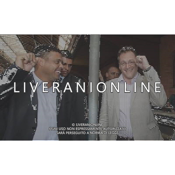 (121129) -- SAO PAULO, Nov. 29, 2012 () -- General Secretary of the Federation International of Football Association (FIFA) Jerome Valcke (R) and former Brazilian player Ronaldo (L) talk while waiting for travel on a train to inspect the work on the new Corinthians Stadium in Itaquera, to east of Sao Paulo, Brazil, on Nov. 28, 2012. A delegation of the Federation International of Football Association (FIFA) and members of the Local Organization Committee (LOC) of the 2014 FIFA World Cup Brazil, headed by General Secretary of FIFA Jerome Valcke, Brazil\'s Sports Minister Aldo Rebelo, representative of the Municipality of Sao Paulo Gilmar Tadeu, Secretary of State Government of Sao Paulo Julio Semeghini and former Brazilian players Ronaldo and Bebeto inspected the work at the new Corinthians Stadium on Wednesday. (/Nilton Fukuda/AGENCIA ESTADO) (ae) (jp) (py) ©photoshot/AGENZIA ALDO LIVERANI SAS - ITALY ONLY - Una delegazione della FIFA World Cup 2014 e l\'ex giocatore Ronaldo durante un sopralluogo per ispezionare i lavori al nuovo stadio Corinthians, in Itaquera, ad est di San Paolo, in Brasile, il 28 Novembre 2012.