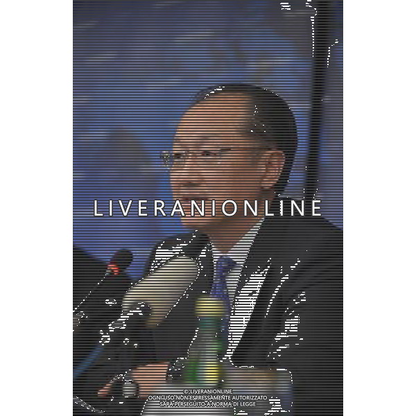 (121130) -- BEIJING, Nov. 30, 2012 () -- World Bank Group President Jim Yong Kim speaks to journalists at a press conference in Beijing, capital of China, Nov. 30, 2012. (/Li Xin) (zn) ©photoshot/AGENZIA ALDO LIVERANI SAS - ITALY ONLY - Conferenza stampa del Gruppo della Banca Mondiale a Pechino, capitale della Cina, 30 novembre, 2012.