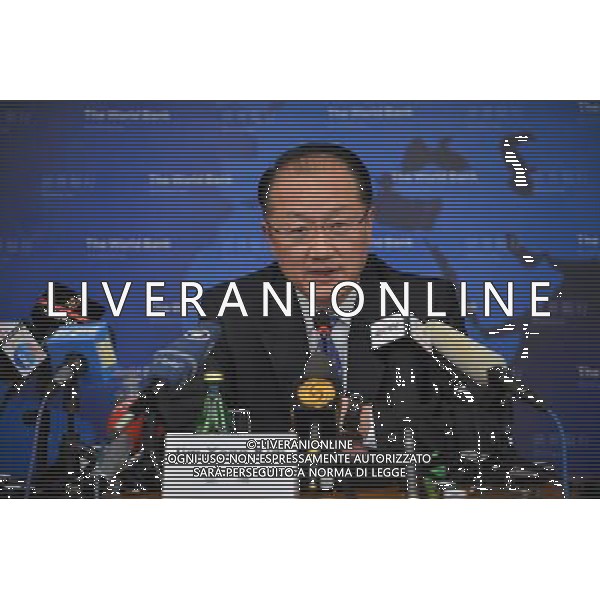 (121130) -- BEIJING, Nov. 30, 2012 () -- World Bank Group President Jim Yong Kim speaks to journalists at a press conference in Beijing, capital of China, Nov. 30, 2012. (/Li Xin) (zn) ©photoshot/AGENZIA ALDO LIVERANI SAS - ITALY ONLY - Conferenza stampa del Gruppo della Banca Mondiale a Pechino, capitale della Cina, 30 novembre, 2012.