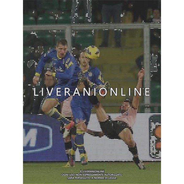 27-11-12 Palermo: palermo - hellas verona coppa italia tim 2012-13 Nella foto: cacciatore anticipa pisano GIUSEPPE SERGI/AG ALDO LIVERANI SAS AG ALDO LIVERANI S A S