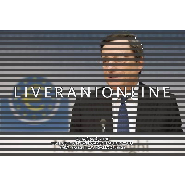 (121206) -- FRANKFURT, Dec. 6, 2012 () -- Mario Draghi, president of the European Central Bank (ECB) attends a press conference following the monthly monetary policy meeting in Frankfurt, Germany, Dec. 6, 2012. The ECB on Thursday decided it would hold the interest rates unchanged and continue to conduct main refinancing operations (MROs). (/Luo Huanhuan) ©PHOTOSHOT/AGENZIA ALDO LIVERANI SAS - ITALY ONLY - Mario Draghi, presidente della Banca centrale europea (BCE) partecipa a una conferenza stampa dopo la riunione mensile di politica monetaria a Francoforte, Germania, 6 dicembre 2012.