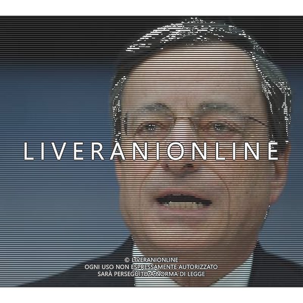 (121206) -- FRANKFURT, Dec. 6, 2012 () -- Mario Draghi, president of the European Central Bank (ECB) attends a press conference following the monthly monetary policy meeting in Frankfurt, Germany, Dec. 6, 2012. The ECB on Thursday decided it would hold the interest rates unchanged and continue to conduct main refinancing operations (MROs). (/Luo Huanhuan) ©PHOTOSHOT/AGENZIA ALDO LIVERANI SAS - ITALY ONLY - Mario Draghi, presidente della Banca centrale europea (BCE) partecipa a una conferenza stampa dopo la riunione mensile di politica monetaria a Francoforte, Germania, 6 dicembre 2012.