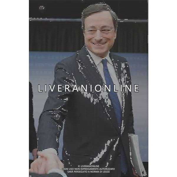 (121206) -- FRANKFURT, Dec. 6, 2012 () -- Mario Draghi, president of the European Central Bank (ECB) attends a press conference following the monthly monetary policy meeting in Frankfurt, Germany, Dec. 6, 2012. The ECB on Thursday decided it would hold the interest rates unchanged and continue to conduct main refinancing operations (MROs). (/Luo Huanhuan) ©PHOTOSHOT/AGENZIA ALDO LIVERANI SAS - ITALY ONLY - Mario Draghi, presidente della Banca centrale europea (BCE) partecipa a una conferenza stampa dopo la riunione mensile di politica monetaria a Francoforte, Germania, 6 dicembre 2012.