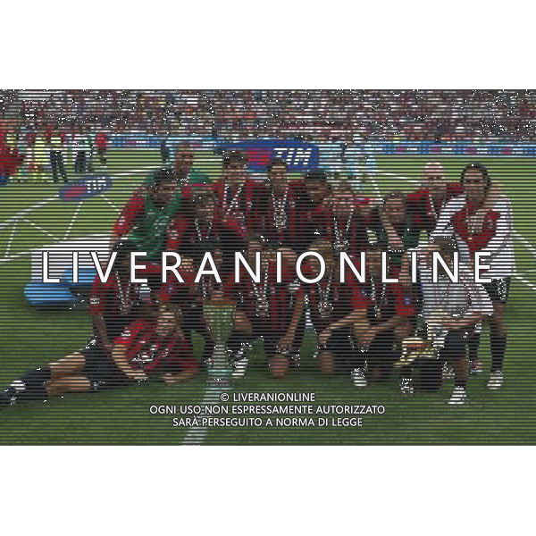 Italian Super Cup 2004 AC Milan vs Lazio Meazza Stadium-Milan 21 August 2004 photo (c) Enrico Calderoni (n¡ 391)-Aflo Sport Agency The Milan team Milan Celebrating the Super Cup Agenzia Aldo Liverani