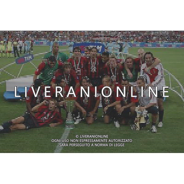 Italian Super Cup 2004 AC Milan vs Lazio Meazza Stadium-Milan 21 August 2004 photo (c) Enrico Calderoni (n¡ 391)-Aflo Sport Agency The Milan team Celebrating the Super Cup Agenzia Aldo Liverani