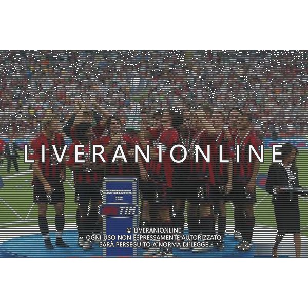 Italian Super Cup 2004 AC Milan vs Lazio Meazza Stadium-Milan 21 August 2004 photo (c) Enrico Calderoni (n¡ 391)-Aflo Sport Agency The Milan team Celebrating the Super Cup Agenzia Aldo Liverani