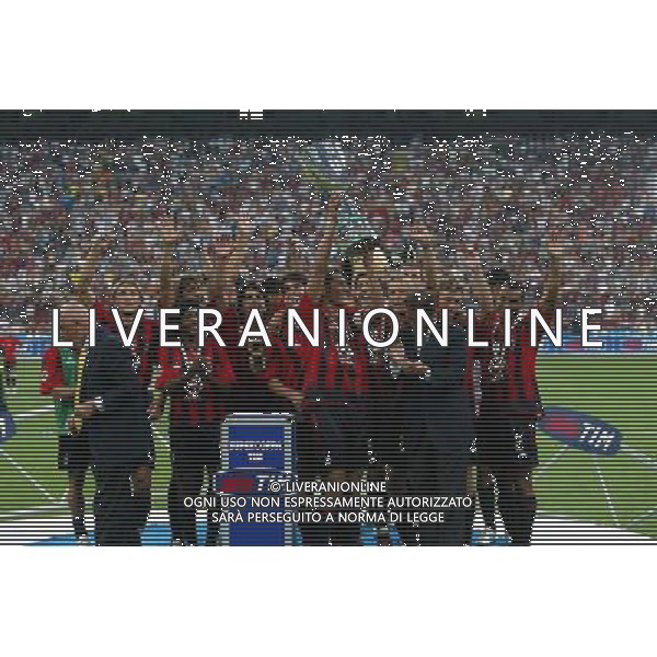 Italian Super Cup 2004 AC Milan vs Lazio Meazza Stadium-Milan 21 August 2004 photo (c) Enrico Calderoni (n¡ 391)-Aflo Sport Agency The Milan team Celebrating the Super Cup Agenzia Aldo Liverani