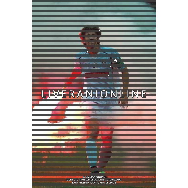 Italian Super Cup 2004 AC Milan vs Lazio Meazza Stadium-Milan 21 August 2004 photo (c) Enrico Calderoni (n¡ 391)-Aflo Sport Agency Negro (lazio) cleaning the field from a firework Agenzia Aldo Liverani