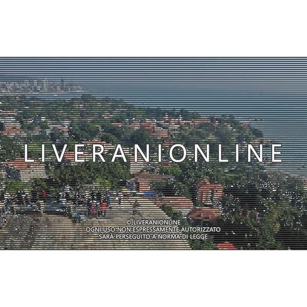 (121208) -- XIAMEN, Dec. 8, 2012 () -- Photo taken on Dec. 6, 2012 shows Gulangyu Island in Xiamen, southeast China\'s Fujian Province. Gulangyu Island, with an area of 1.87 square kilometers and a population of 20,000, preserves more than 1000 historical buildings with different styles and is known as China\'s Museum of Architecture. (/Zhang Guojun) (lmm) ©photoshot/Agenzia Aldo Liverani Sas - ITALY ONLY - L\'Isola di Gulangyu a Xiamen, nel sud est della Cina provincia del Fujian con una superficie di 1,87 chilometri quadrati e una popolazione di 20.000 abitanti, conserva piu\' di 1000 edifici storici con stili diversi ed e\' conosciuto come Museo di Architettura Cinese