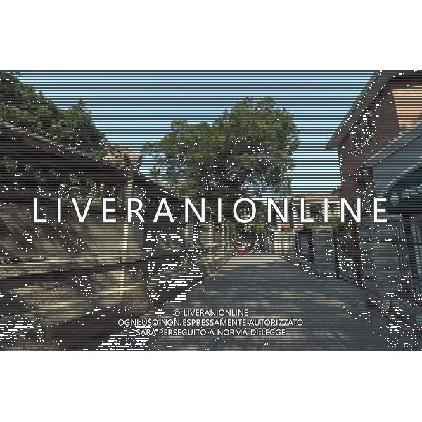 (121208) -- XIAMEN, Dec. 8, 2012 () -- Photo taken on Dec. 6, 2012 shows an alleyway on Gulangyu Island in Xiamen, southeast China\'s Fujian Province. Gulangyu Island, with an area of 1.87 square kilometers and a population of 20,000, preserves more than 1000 historical buildings with different styles and is known as China\'s Museum of Architecture. (/Zhang Guojun) (lmm) ©photoshot/Agenzia Aldo Liverani Sas - ITALY ONLY - L\'Isola di Gulangyu a Xiamen, nel sud est della Cina provincia del Fujian con una superficie di 1,87 chilometri quadrati e una popolazione di 20.000 abitanti, conserva piu\' di 1000 edifici storici con stili diversi ed e\' conosciuto come Museo di Architettura Cinese