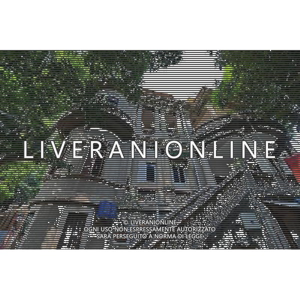 (121208) -- XIAMEN, Dec. 8, 2012 () -- Photo taken on Dec. 6, 2012 shows a historical western-style architecture on Gulangyu Island in Xiamen, southeast China\'s Fujian Province. Gulangyu Island, with an area of 1.87 square kilometers and a population of 20,000, preserves more than 1000 historical buildings with different styles and is known as China\'s Museum of Architecture. (/Zhang Guojun) (lmm) ©photoshot/Agenzia Aldo Liverani Sas - ITALY ONLY - L\'Isola di Gulangyu a Xiamen, nel sud est della Cina provincia del Fujian con una superficie di 1,87 chilometri quadrati e una popolazione di 20.000 abitanti, conserva piu\' di 1000 edifici storici con stili diversi ed e\' conosciuto come Museo di Architettura Cinese