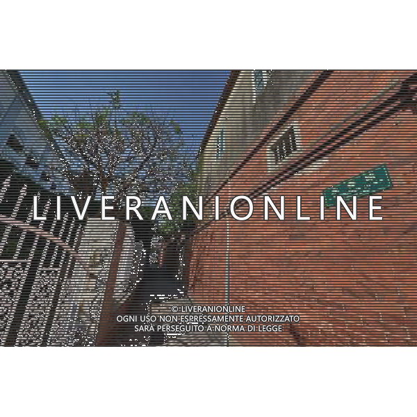 (121208) -- XIAMEN, Dec. 8, 2012 () -- Photo taken on Dec. 6, 2012 shows an alleyway on Gulangyu Island in Xiamen, southeast China\'s Fujian Province. Gulangyu Island, with an area of 1.87 square kilometers and a population of 20,000, preserves more than 1000 historical buildings with different styles and is known as China\'s Museum of Architecture. (/Zhang Guojun) (lmm) ©photoshot/Agenzia Aldo Liverani Sas - ITALY ONLY - L\'Isola di Gulangyu a Xiamen, nel sud est della Cina provincia del Fujian con una superficie di 1,87 chilometri quadrati e una popolazione di 20.000 abitanti, conserva piu\' di 1000 edifici storici con stili diversi ed e\' conosciuto come Museo di Architettura Cinese