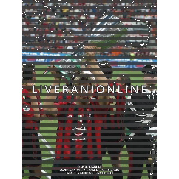 Italian Super Cup 2004 AC Milan vs Lazio Meazza Stadium-Milan 21 August 2004 photo (c) Enrico Calderoni (n¡ 391)-Aflo Sport Agency Shevchenko (Milan) Celebrating the Super Cup Agenzia Aldo Liverani